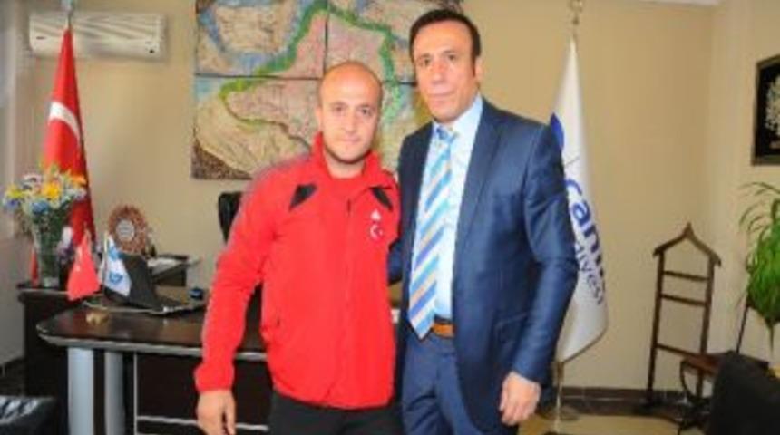 Milli Sporcudan Gen&ccedil;&rsquo;e Ziyaret