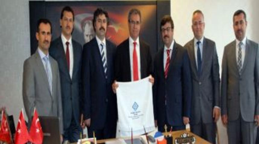 Dağıttıkları Havlularla &Ouml;ğretmenlerin Alın Terini Silecekler