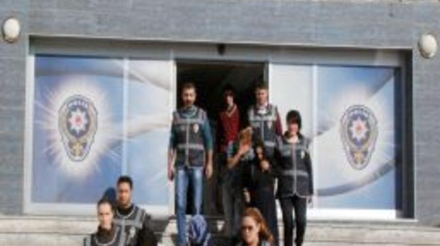 Altın Kızlar Hırsızlık Şebekesi Son Soygunda Yakalandı