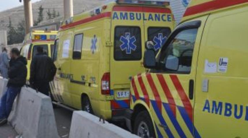 Ambulanslar Yaralı Getirmek I&ccedil;in Suriye&rsquo;ye Ge&ccedil;ti