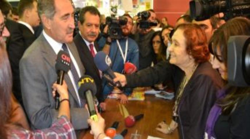 Bakan G&uuml;nay, S&uuml;ryanice Ve K&uuml;rt&ccedil;e Kitapları Tanıttı