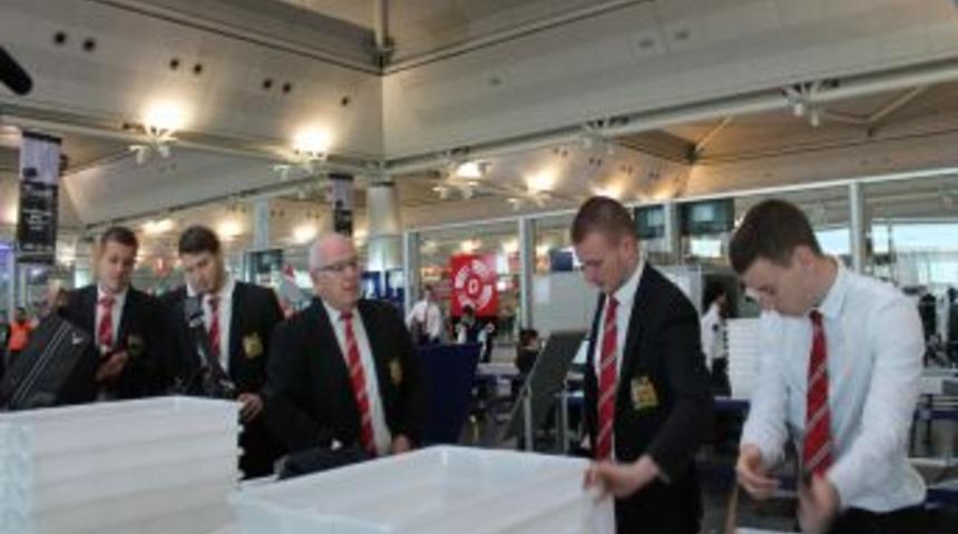 Manchester United İstanbul'dan Ayrıldı