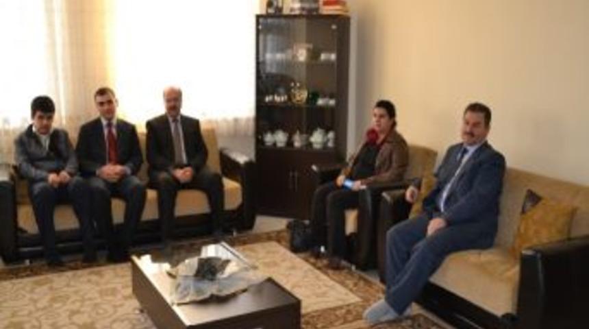 Kaymakam Altay, Şehit Ailesini Ziyaret Etti