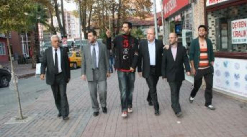 Sanat&ccedil;ı Yaşar Alptekin Kaymakam Yamanı Ziyaret Etti