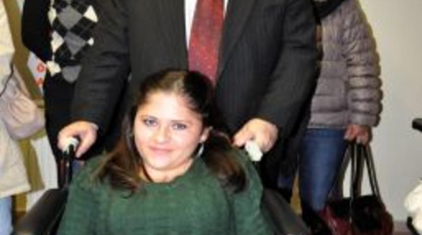 Ak&ccedil;ay&rsquo;da Dokuz Engelliye Tekerlekli Sandalye Verildi