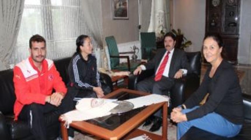 Vali Şahin Balkan Şampiyonunu Kabul Etti