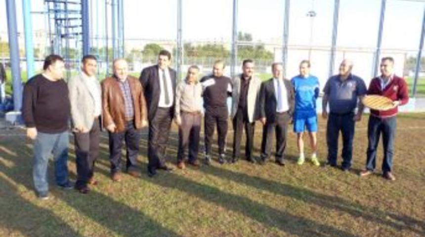 Demirspor y&ouml;netimi antremanı izledi
