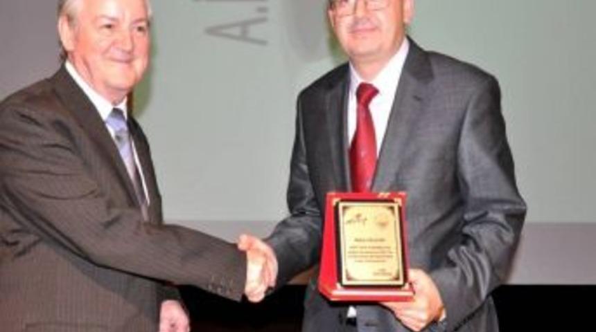 B&uuml;kreş &Uuml;niversitesi'nden Prof Maxim, Abant &Uuml;niversitesi'nde Konuştu