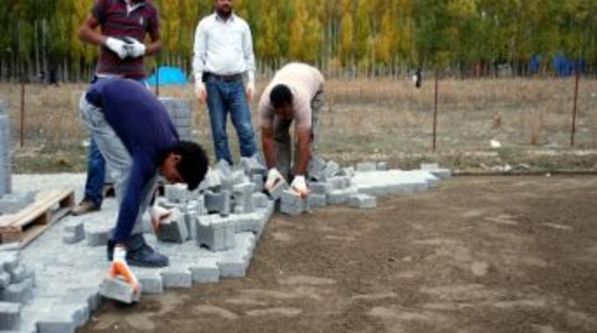 &Ccedil;elebibağı Belediyesi Yol Yapım &Ccedil;alışmalarını Hızlandırdı