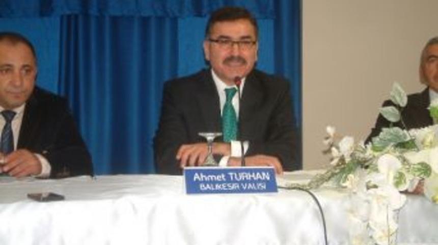 Vali Turhan&rsquo;dan Burhaniyeli Memurlara &Ccedil;ok &Ccedil;alışın Talimatı