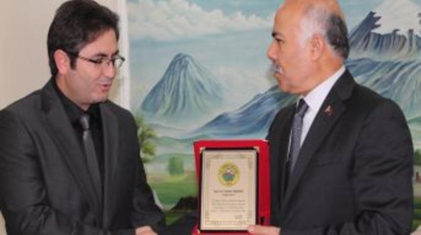 Vali Pek, Ataması Çıkan Müdürlere Plaket Verdi