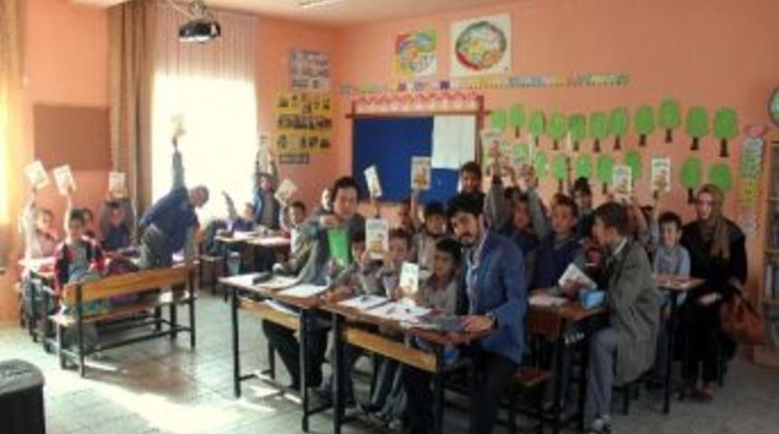 Akyazı Belediyesi Gen&ccedil;lik Meclisi'nden, "&ccedil;ocuk Kitapları Haftasına" Anlamlı Bir Gezi