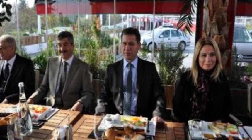 Balıkesir'de Ak Parti'ye B&uuml;y&uuml;k Katılım