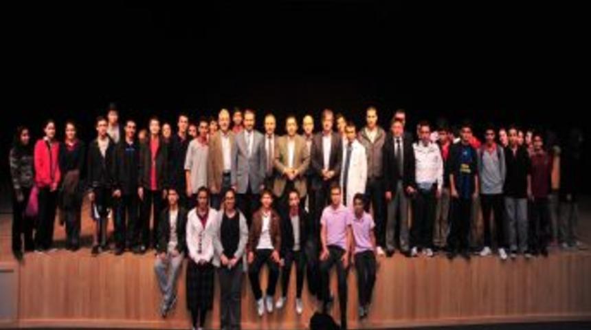 Spor Yorumcularını &Ouml;ğrencilerle Buluşturdu