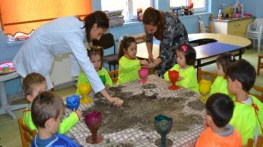 Alaplı&rsquo;da Minik &Ouml;ğrencilere Doğa Ve &Ccedil;i&ccedil;ek Sevgisi Aşılanıyor