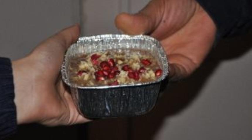 G&ouml;n&uuml;ller Arasındaki K&ouml;pr&uuml;: Aşure