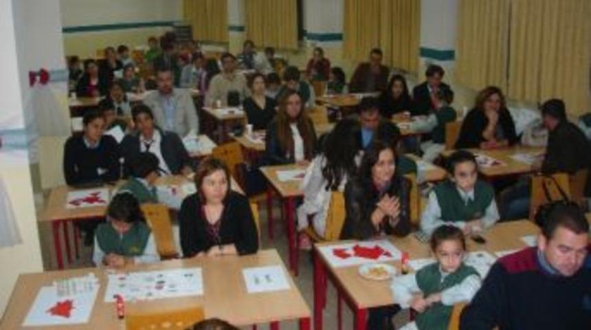 D&uuml;nya Koleji Yemekte Buluştu