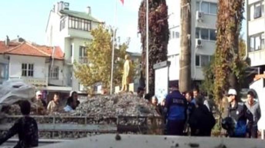 Edremit'te Esnaf İle Zabıta Birbirine Girdi