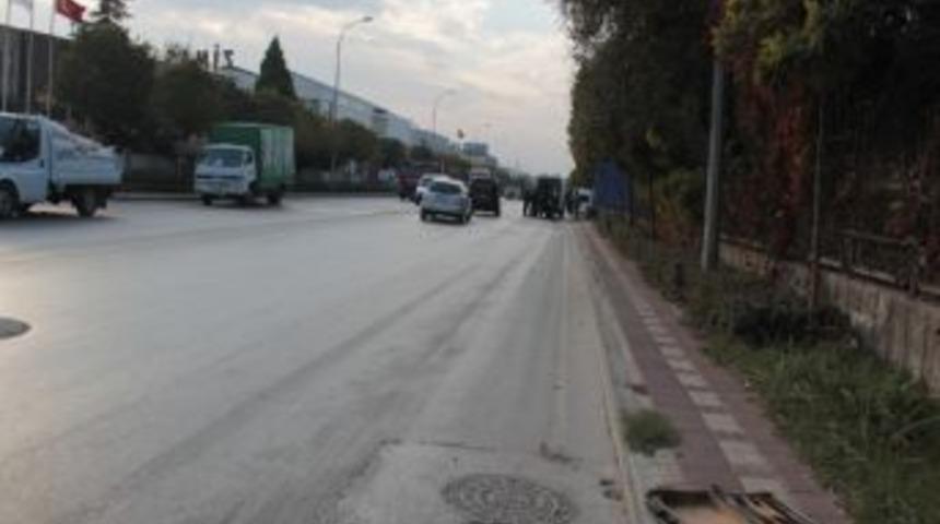 James Bond &Ccedil;antası Sanayi Trafiğini Kapattırdı