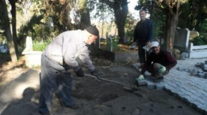 İhtiyar Delikanlıllar Çalışıyor