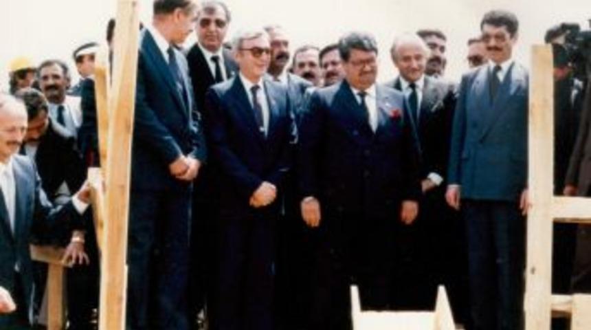 "&Ouml;zal&rsquo;a Hacettepe&rsquo;de Ilk M&uuml;dahaleyi Yapan Ekipte Deniz Baykal&rsquo;ın Oğlu Da Vardı"
