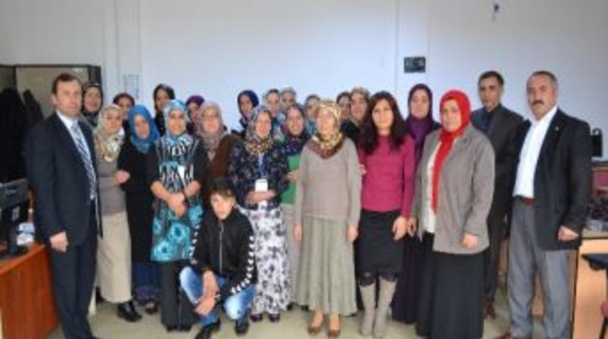 Kursiyerlerden Huzurevine Ziyaret