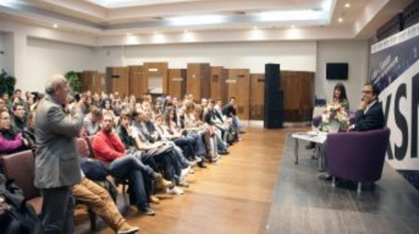 Ayşeg&uuml;l Aldin&ccedil; K&uuml;&ccedil;&uuml;k&ccedil;ekmeceli Hayranlarıyla Buluştu