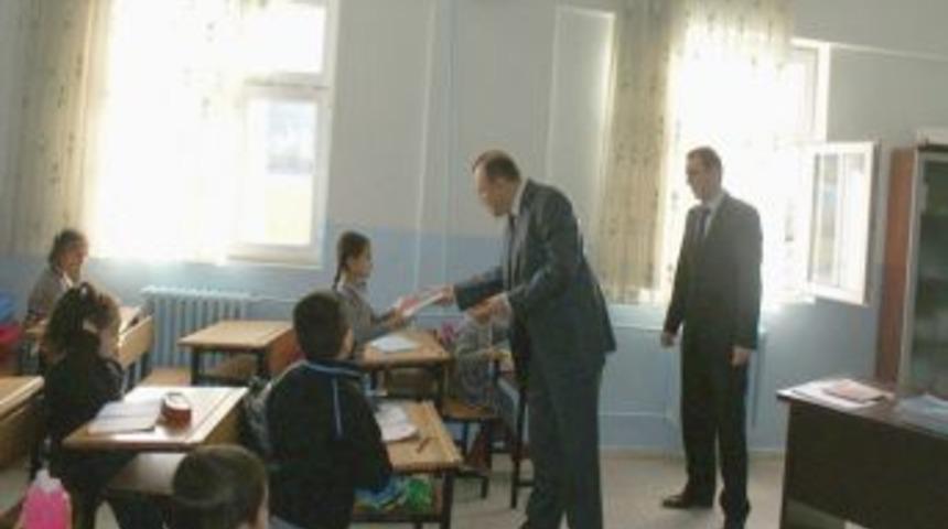 Bing&ouml;l&rsquo;de 5 Bin &Ouml;ğrenciye Temizlik Seti Dağıtıldı