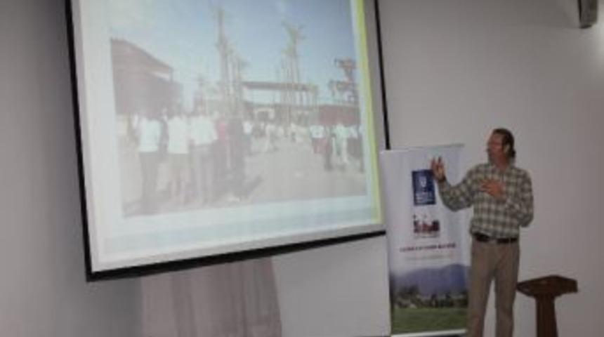 Hayvanat Bah&ccedil;esinde G&ouml;revli Personele Eğitim