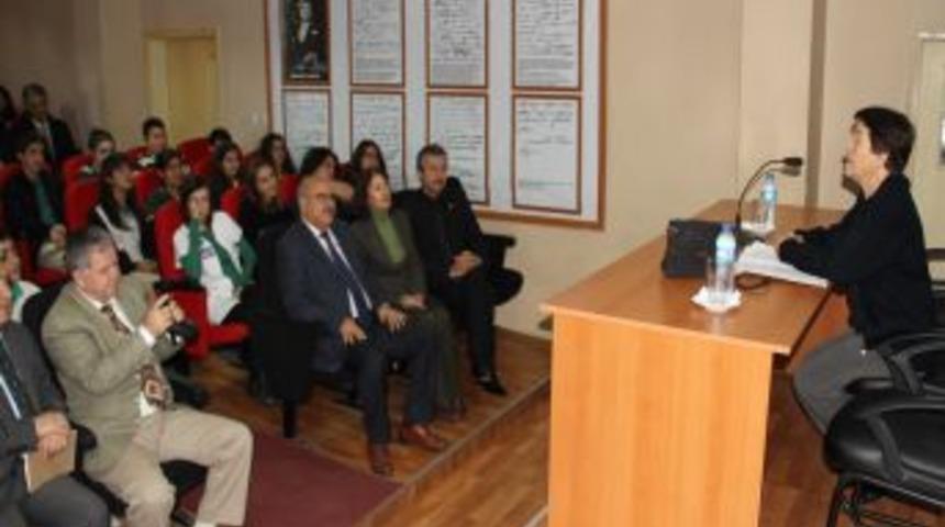 Prof. Kara'dan &Ouml;ğrencilere: En Az Iki Dil &Ouml;ğrenin