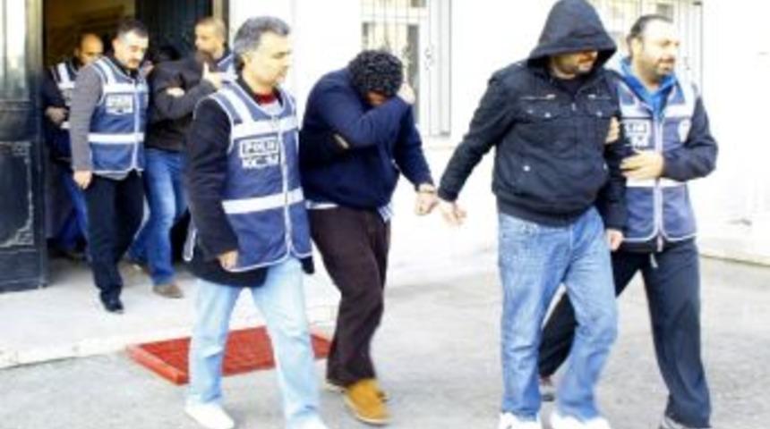 Uyuşturucu Tacirlerine Darbe; 22 G&ouml;zaltı