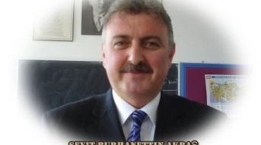 Kayseri&rsquo;de Yılın &lsquo;farklılık Yaratan &Ouml;ğretmeni&rsquo; Seyit Burhanettin Akbaş Oldu