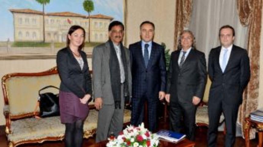 Vali Altıparmak&rsquo;a Ziyaret