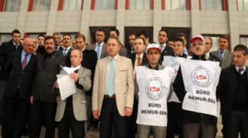 Bu Kez De Adliye &Ccedil;alışanları, Adliye &Ouml;n&uuml;nde Eylem Yaptı &hellip;