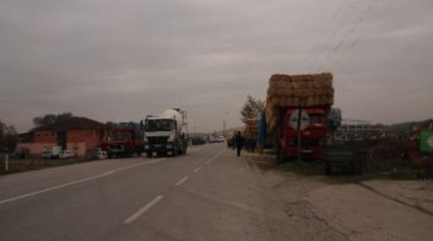 Akyazı&rsquo;da Hayvan Pazarı Tehlike Sa&ccedil;ıyor