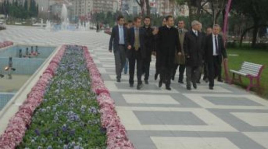 Vali Yerlikaya Cumhuriyet Parkını İnceledi