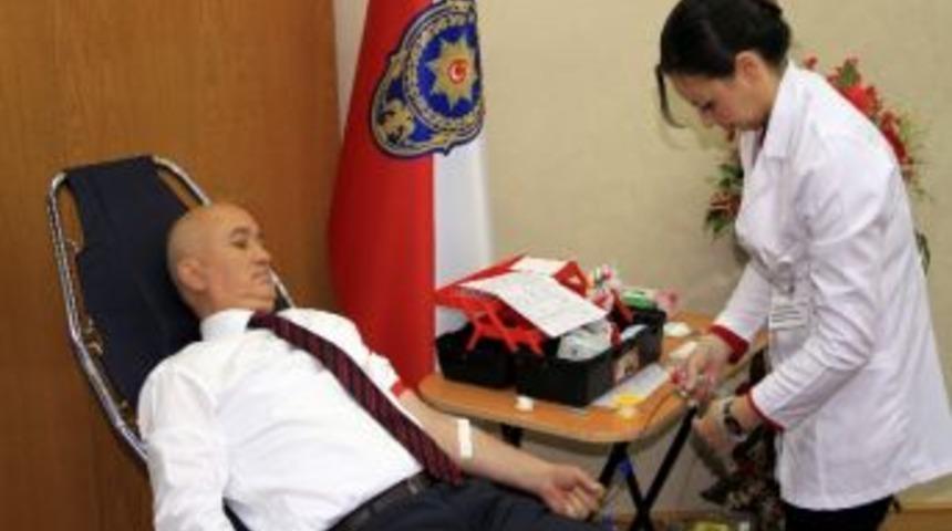 Emniyetten Kızılay&rsquo;a Kan Bağışı