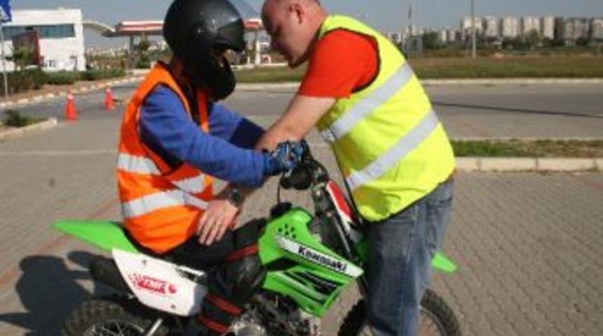 &Ccedil;ocuklara Motosikleti Sevdirmek İ&ccedil;in Kurs A&ccedil;tılar