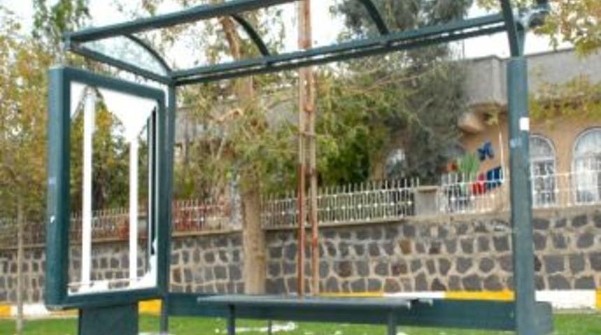 Yolcu Bekleme Durakları Kullanılamaz Halde