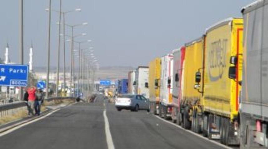 Edirne Valiliğinden Tır S&uuml;r&uuml;c&uuml;lerine Uyarı