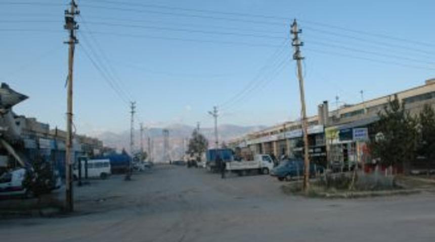 Sanayi Sitesi Esnafı, Elektrik Direği Sorununun &Ccedil;&ouml;z&uuml;lmesini Bekliyor