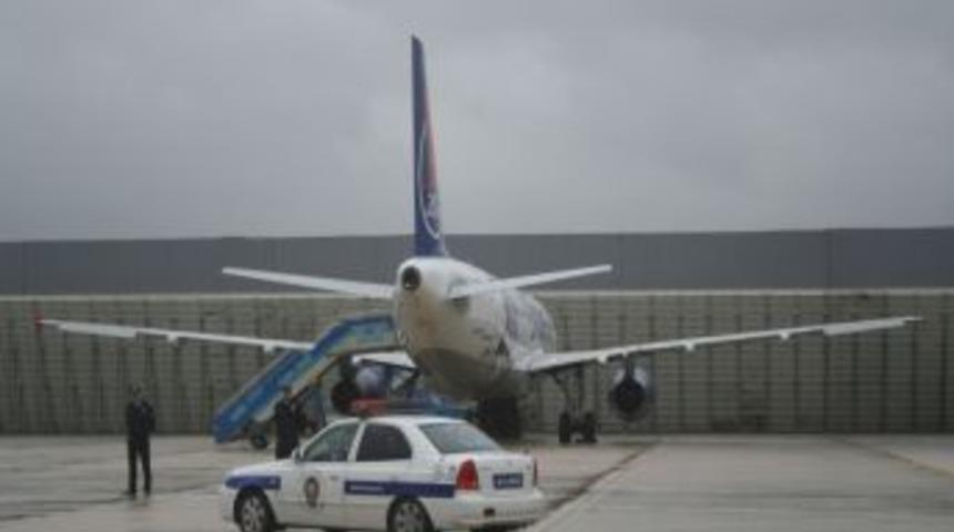 &Uuml;zerinde Bomba Olduğunu S&ouml;yleyen Şahıs G&ouml;zaltına Alındı