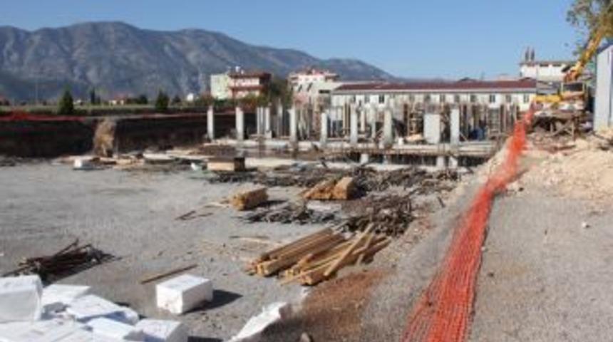 D&ouml;şemealtı Belediyesi'nin Hizmet Binası Inşaatı Devam Ediyor