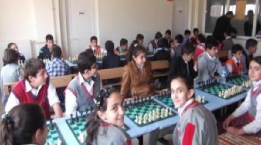 Sason'da Minikler İ&ccedil;in Satran&ccedil; Turnuvası