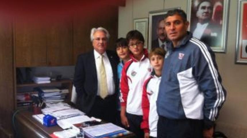 K&uuml;&ccedil;&uuml;k Dev Adamlar Milletvekili Toptaş&rsquo;ı Ziyaret Ettiler