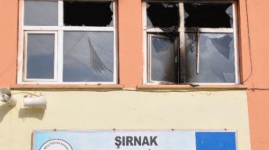Şırnak&rsquo;ta Okul Yaktılar