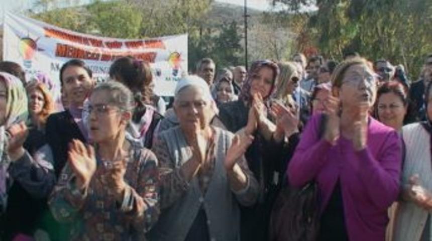 AK Parti, Bornova'ya &Ccedil;&ouml;p Tesisi Kurulmaması I&ccedil;in CHP'ye &Ccedil;ağrı Yaptı