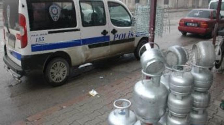 Hırsızlar Mutfak T&uuml;p&uuml; Y&uuml;kl&uuml; Kamyoneti &Ccedil;aldı