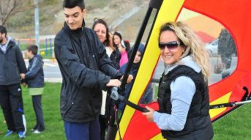 Beylikd&uuml;z&uuml; Belediyesi'nden Engelli Ve Otistik &Ccedil;ocuklara S&ouml;rf Dersi