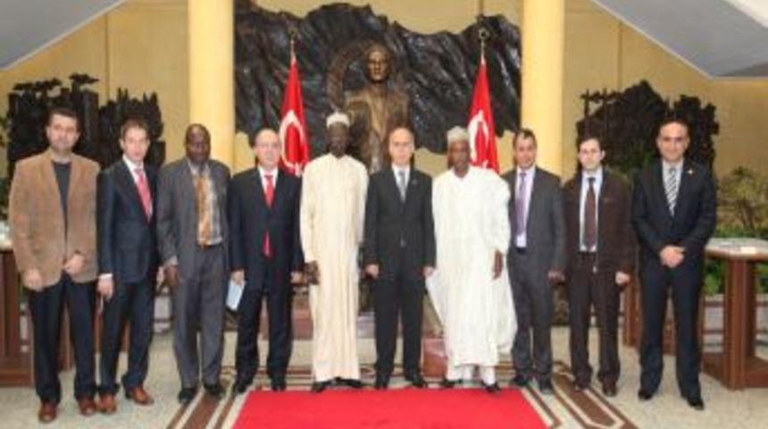 Kamerunlu Vali, &Uuml;lkesine A&ccedil;ılan T&uuml;rk Okulları I&ccedil;in T&uuml;rk Halkına Teşekk&uuml;r Etti